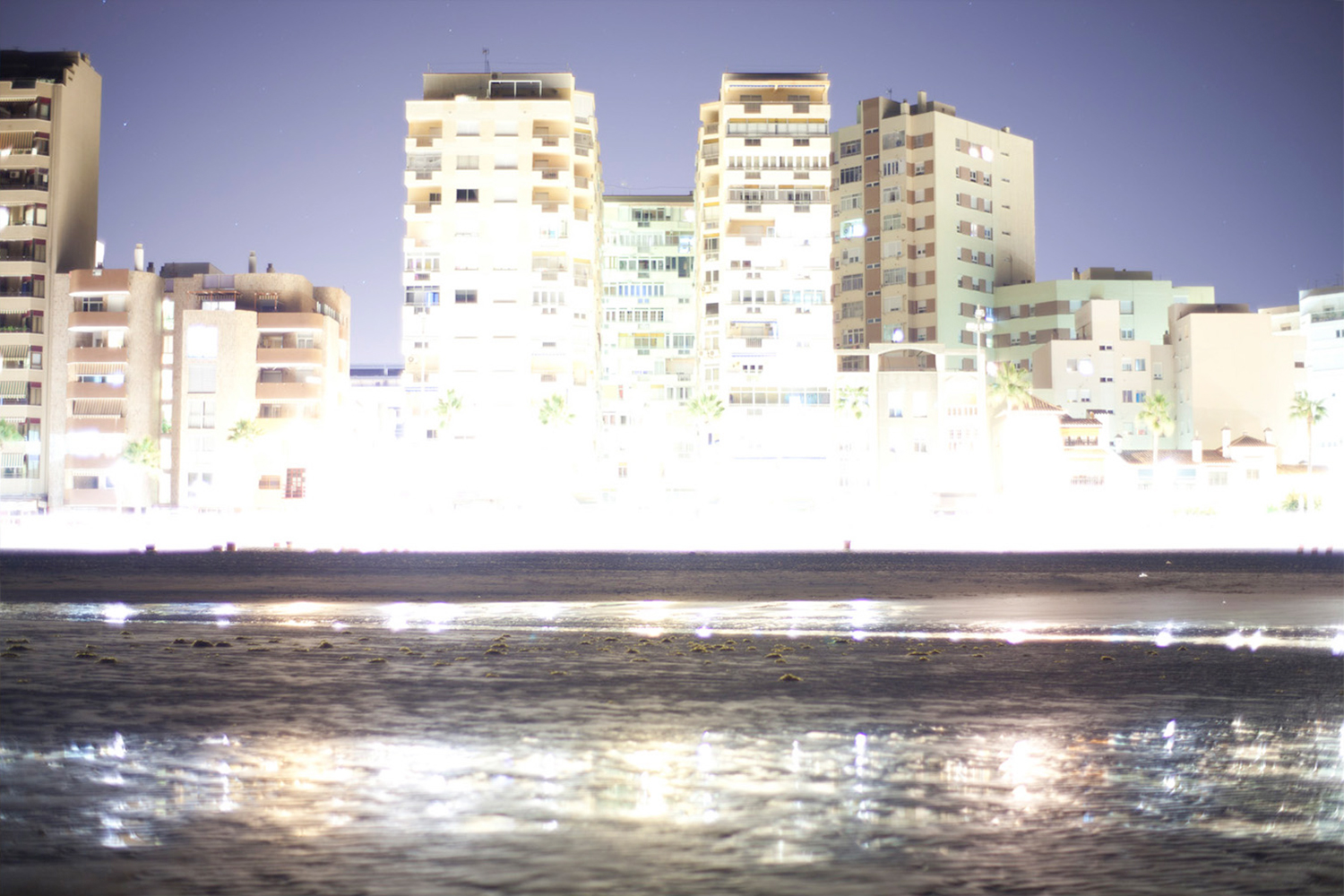 Night sea and buildings photograph in Cadiz by Victor Hugo Martin